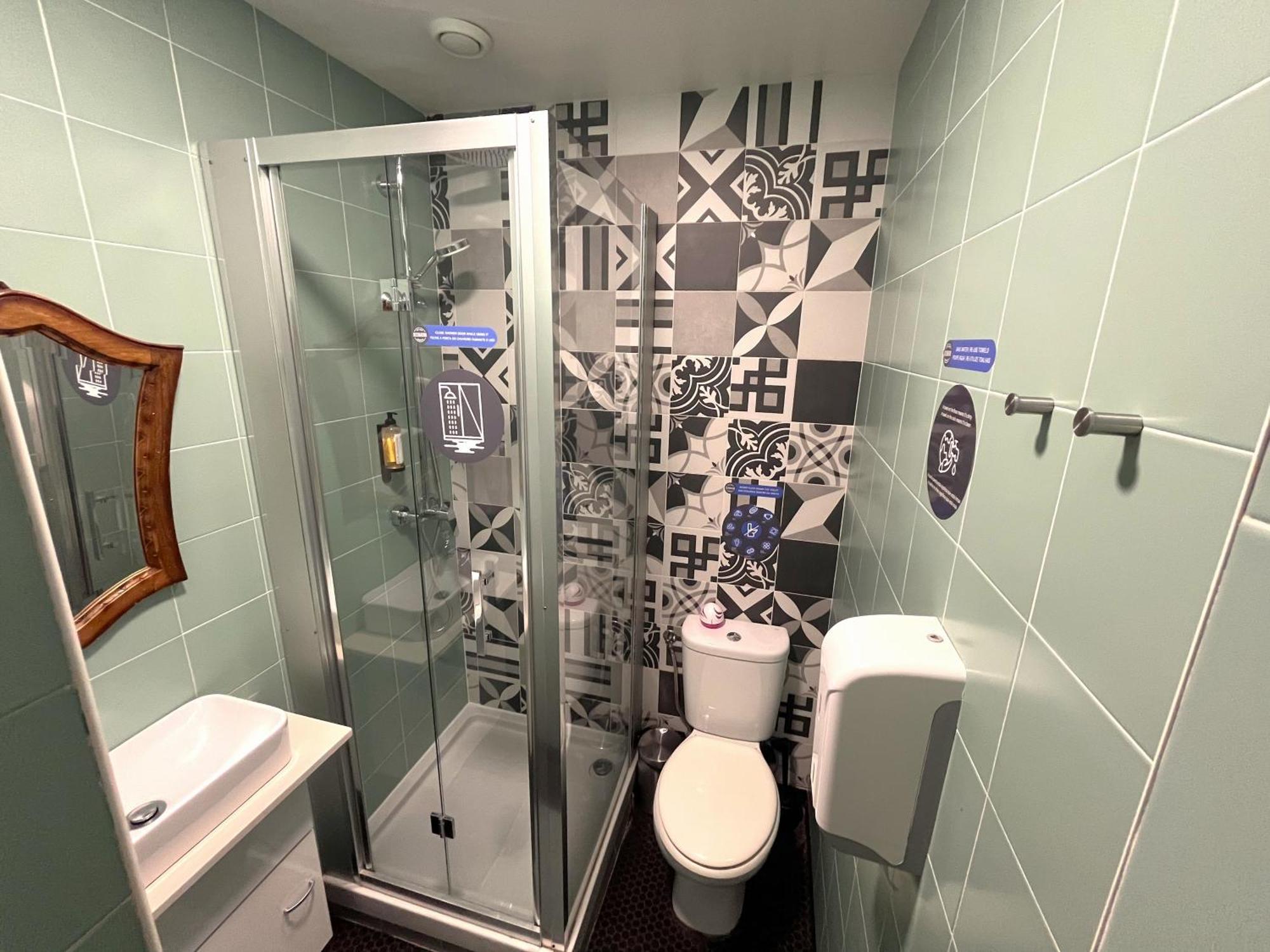 Double Room Private Bathroom